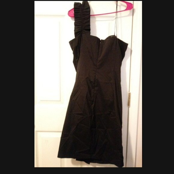 🌿DONATED🌿Sangria one shoulder black dress - Picture 4 of 6
